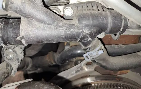 Skoda Superb B6 (3T) Engine coolant pipe/hose