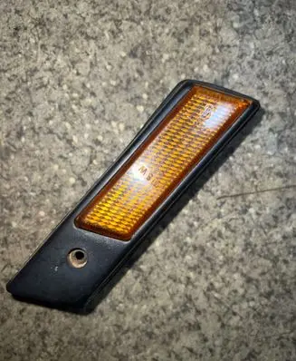Front fender indicator light