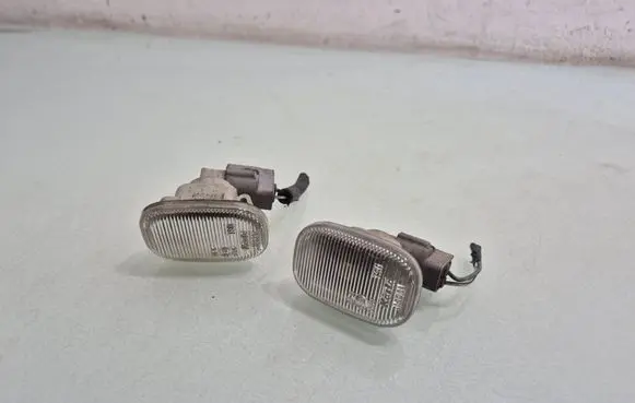 Lexus RX 330 - 350 - 400H Front fender indicator light 