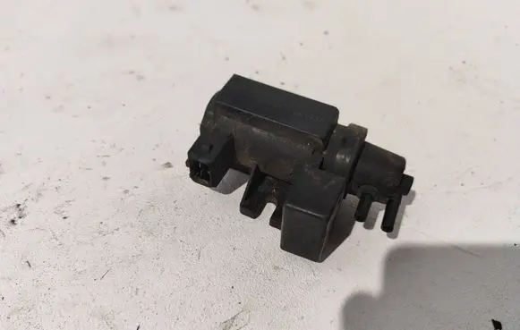 BMW 5 E39 Turbo solenoid valve 7796634 06T337 0057900