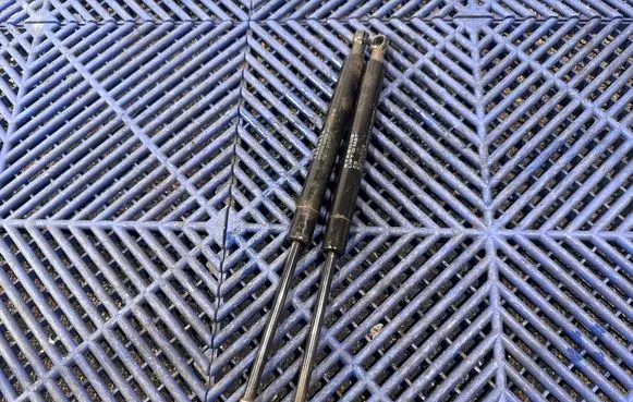 Lexus GS 300 350 430 450H Tailgate strut 