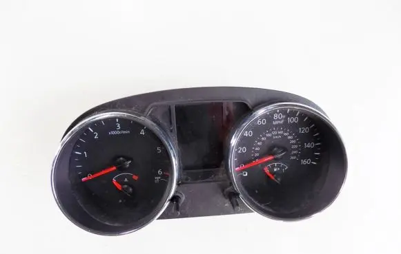 Nissan Qashqai Speedometer (instrument cluster)
