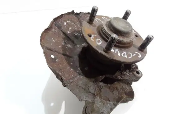 KIA Carens I Rear wheel hub