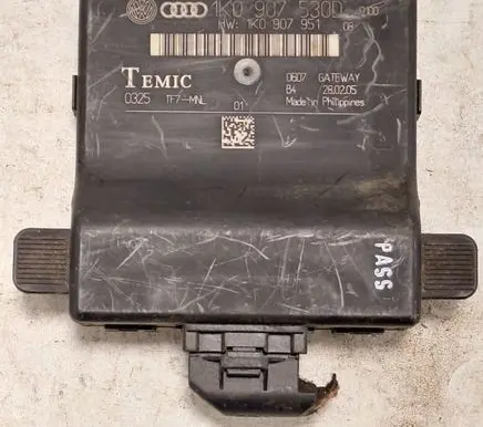 Audi A3 S3 8P Gateway control module 1K0907530D 1K0907951 0325