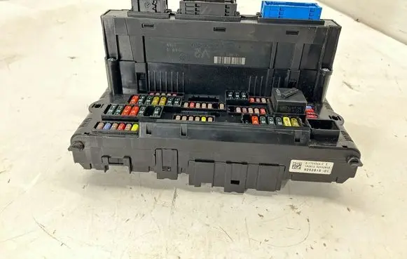 BMW 5 F10 F11 Fuse module 9252815 317033442 03240813