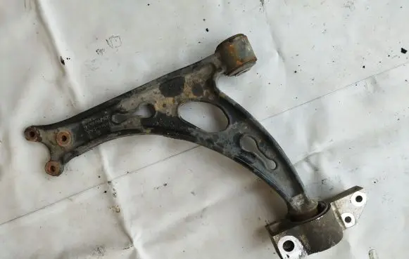 Seat Leon (1P) Front lower control arm/wishbone 1K0407153G