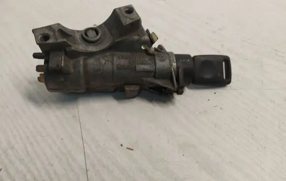 Audi A4 S4 B5 8D Ignition lock 4B0905851B