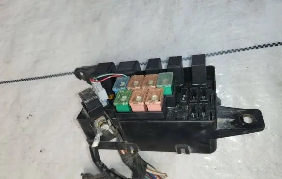 Mitsubishi Pajero Sport I Fuse module