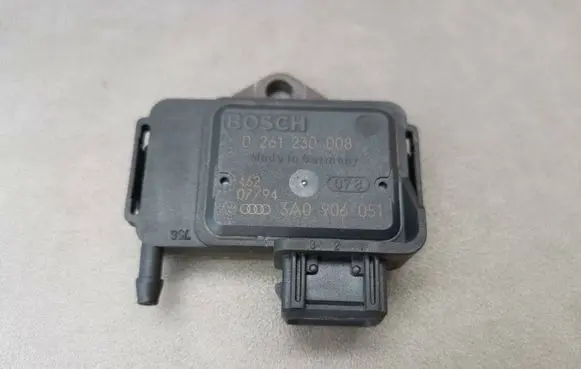 Audi 80 90 S2 B4 Air pressure sensor 0261230008 3A0906051
