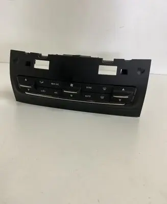 Maserati Ghibli Air conditioning (A/C) switch 06700749200