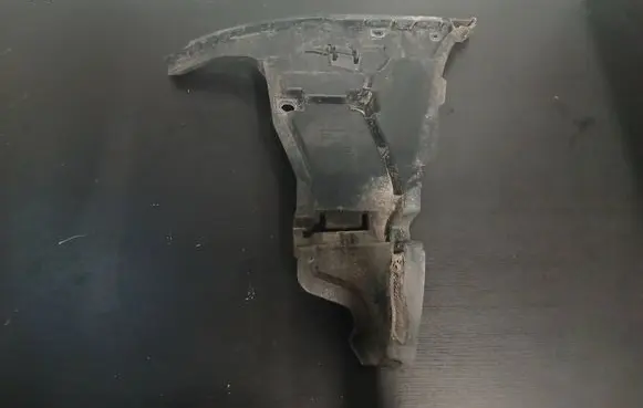 Volvo S60 Front bumper mounting bracket 08693181