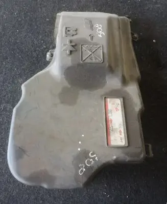 Peugeot 508 Fuse box cover