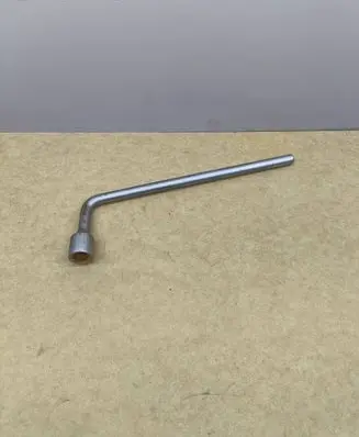 Mercedes-Benz ML W164 Wheel nut wrench A2215810001
