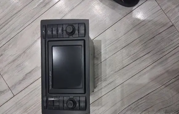Audi A4 S4 B5 8D Radio/CD/DVD/GPS head unit 4d0035192hx
