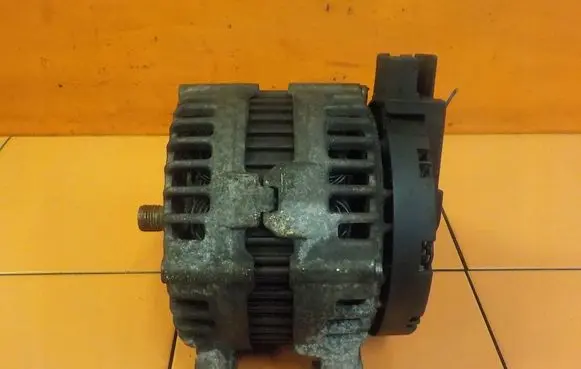 Land Rover Freelander 2 - LR2 Generator/alternator 0121715024 129Z1 6G9N10300YC