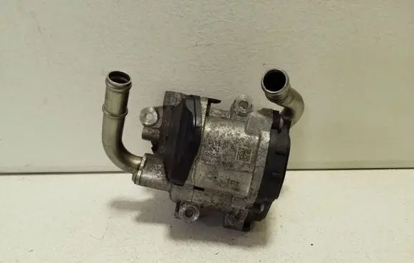Volkswagen Tiguan EGR valve 04L131501R