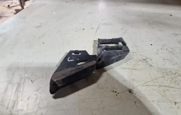 Volvo V50 Headlight/headlamp mounting bracket