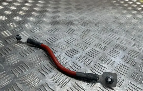 Mercedes-Benz C AMG W205 Positive cable (battery) 