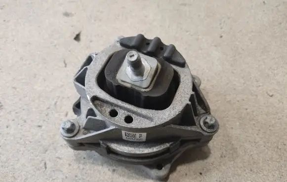 BMW 4 F36 Gran coupe Engine mount bracket 6859412