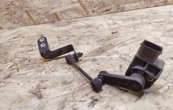 Maserati Quattroporte Rear air suspension level height sensor 51757670 080905