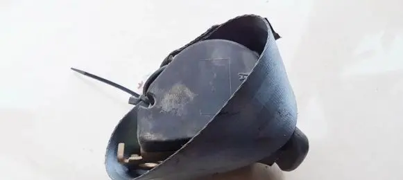 Rear seatbelt