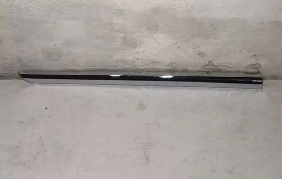 Nissan Leaf I (ZE0) Trim molding KE7605S05C
