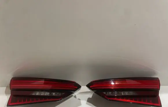 Audi A5 Tailgate rear/tail lights 8W6945094A 8W6945093A