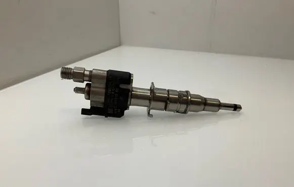 BMW 5 GT F07 Fuel injector 7585261 10181010 758526111