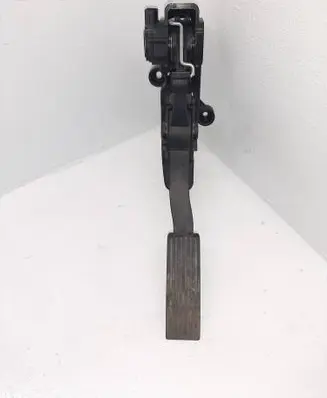 Mercedes-Benz B W245 Accelerator throttle pedal A1693000104