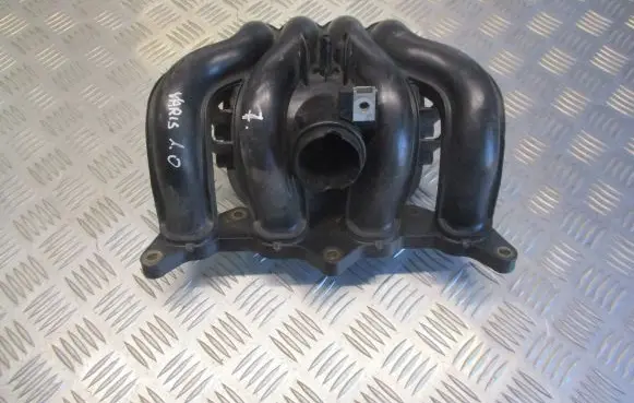 Toyota Yaris Intake manifold
