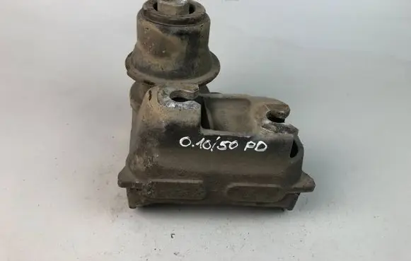 Subaru Outback Engine mounting bracket