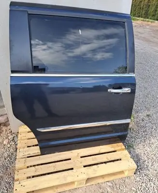 Chrysler Town & Country V Rear door