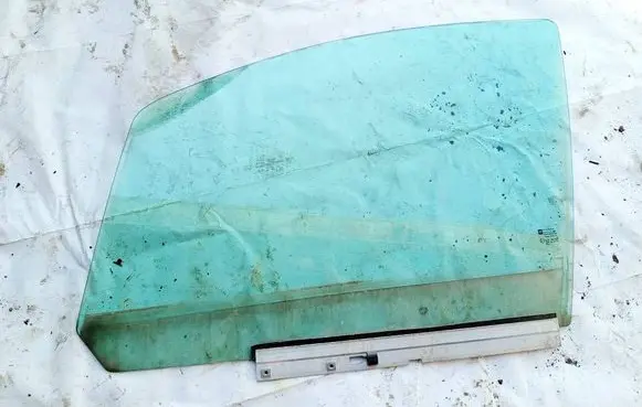 Opel Zafira B Front door window glass four-door AS2