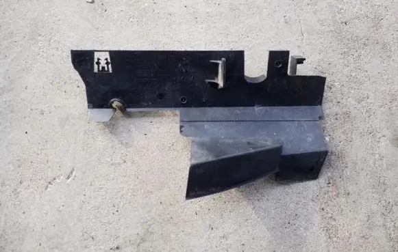 Renault Clio III Engine splash shield/under tray 8200304289 8200304291 8200304289A