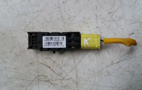 Mitsubishi Colt Airbag deployment crash/impact sensor 0506083045
