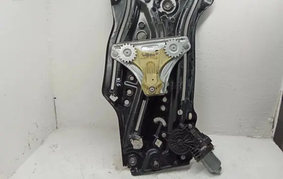 Volkswagen Beetle A5 Vent/Glass mechanism 43009200 5C3839401E