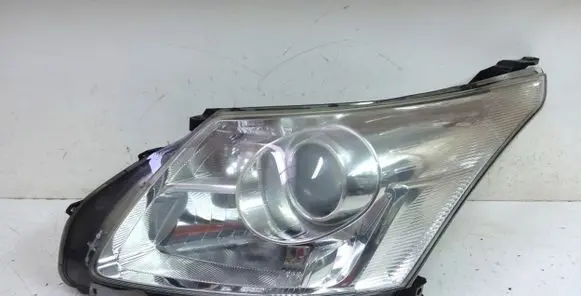 Toyota Avensis T270 Headlight/headlamp 0512
