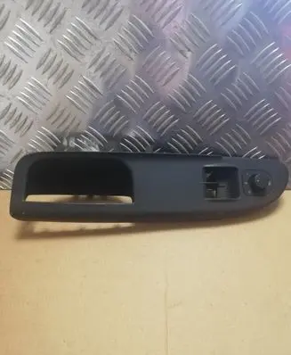 Volkswagen PASSAT B6 Electric window control switch 8E1867171A