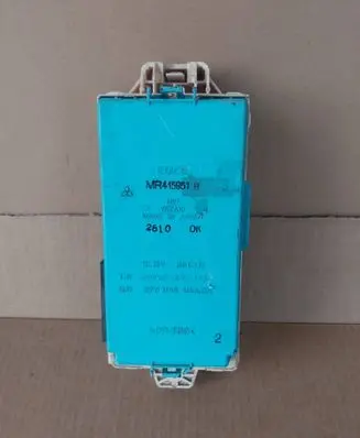 Mitsubishi Pajero Relay mounting block MR445951 2610 21WX245W414