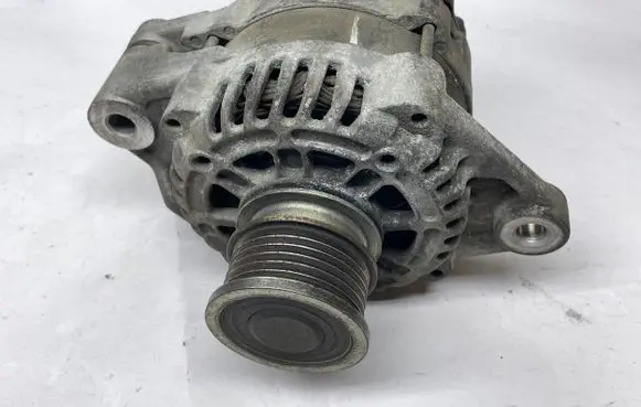 Opel Insignia A Generator/alternator 13579668