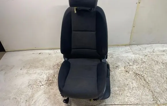 Volkswagen Golf V Front driver seat 
