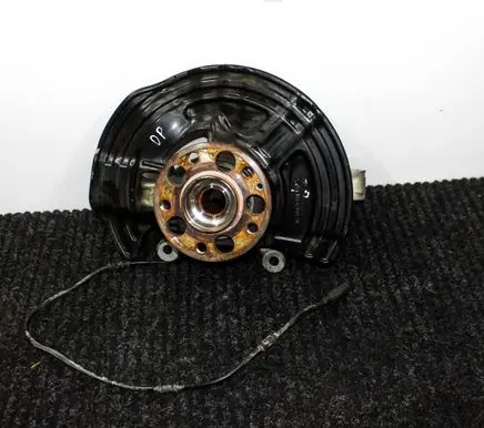Mercedes-Benz CLA C117 X117 W117 Front wheel hub A2464210820