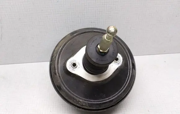 Audi A4 S4 B5 8D Brake booster 4B3612105