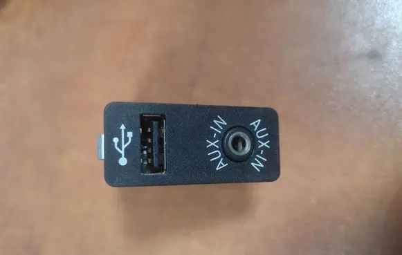 BMW 5 F10 F11 AUX in-socket connector 9237653