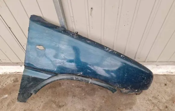 Nissan Terrano Fender