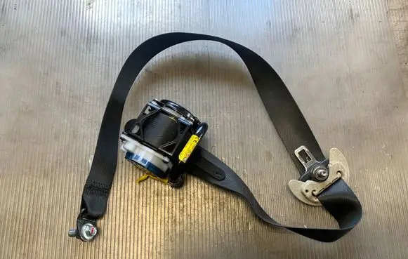 Mitsubishi Outlander Front seatbelt 1077419 305257810 TKAH2EN305