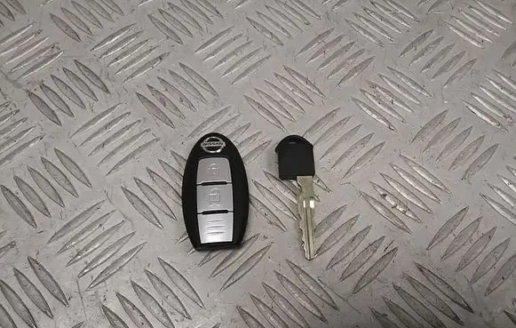 Nissan Qashqai Ignition key/card 2012DJ6167