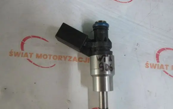 Audi A4 S4 B7 8E 8H Fuel injector 0261500020