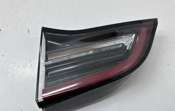 Tesla Model 3 Tailgate rear/tail lights 1077404 107740200D