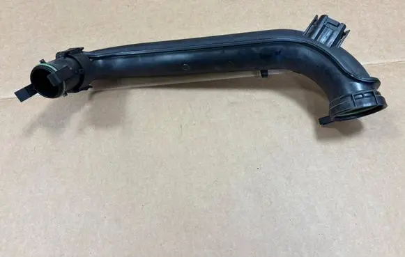 Volkswagen Golf VII Intercooler hose/pipe 04E145673B 0261230389 04E145673E